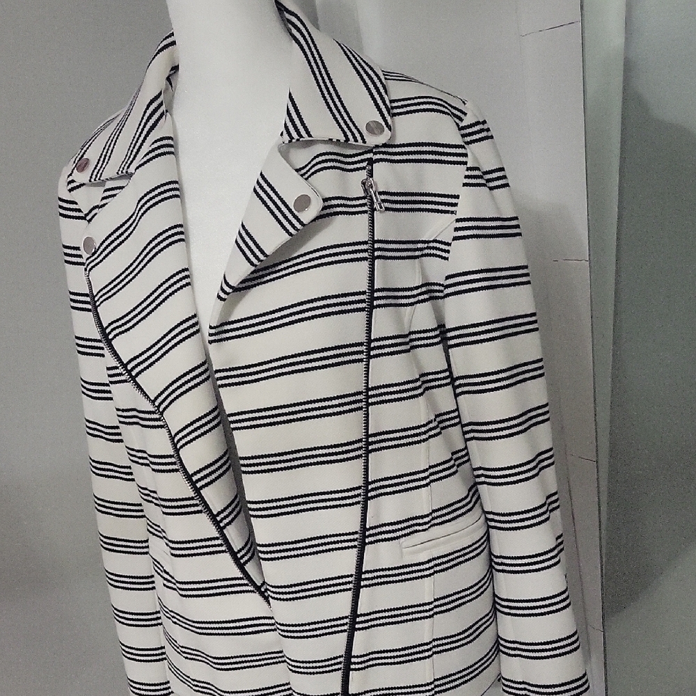 bagatelle Black and White Striped Blazer Jacket - Picture 2 of 6